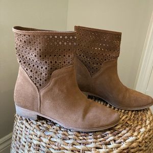 Michael Kors ladies size 9M, brown leather suede bootie